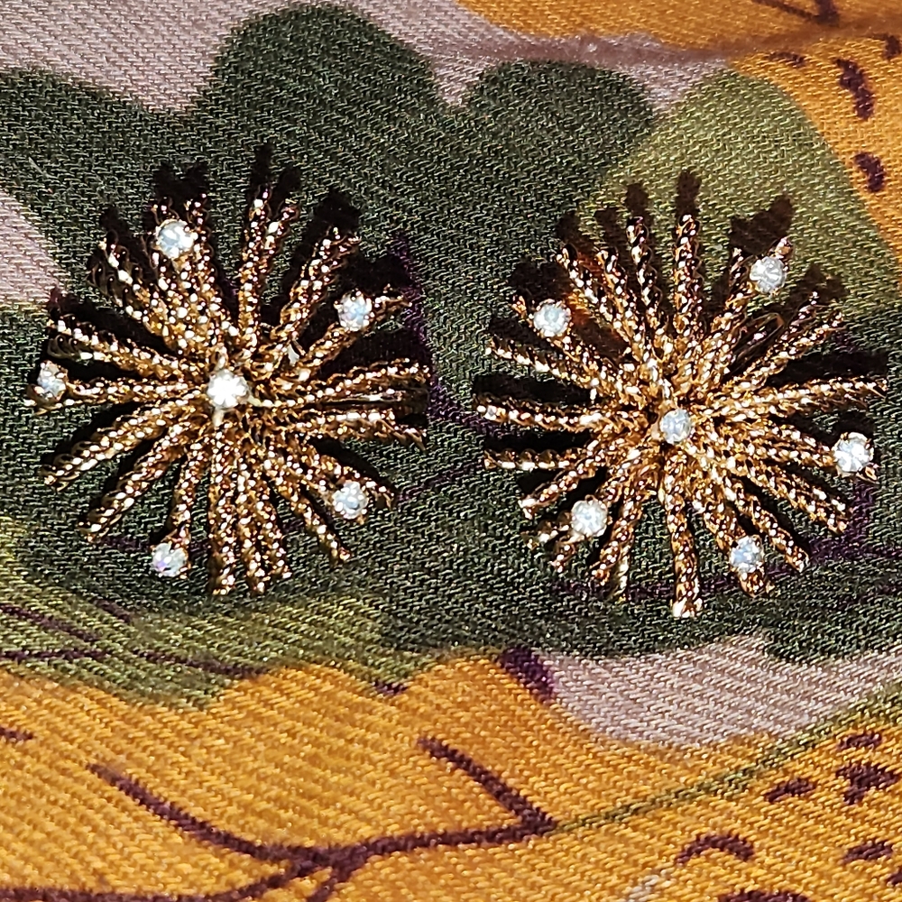 Bergére Starburst design Gold plated, Rhinestone VTG beautiful clippies - Picture 2 of 3